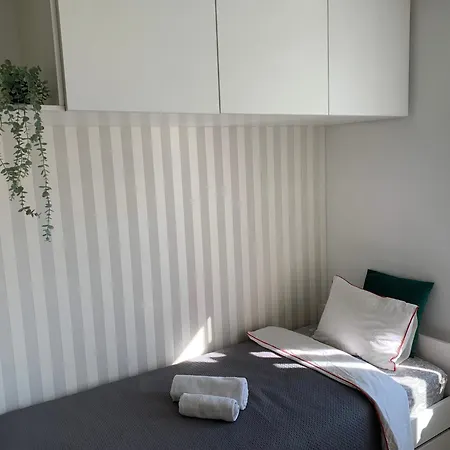 Small Cozy In Apartment *